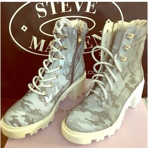 Steve Madden Women's Camo Lace-Up Boots